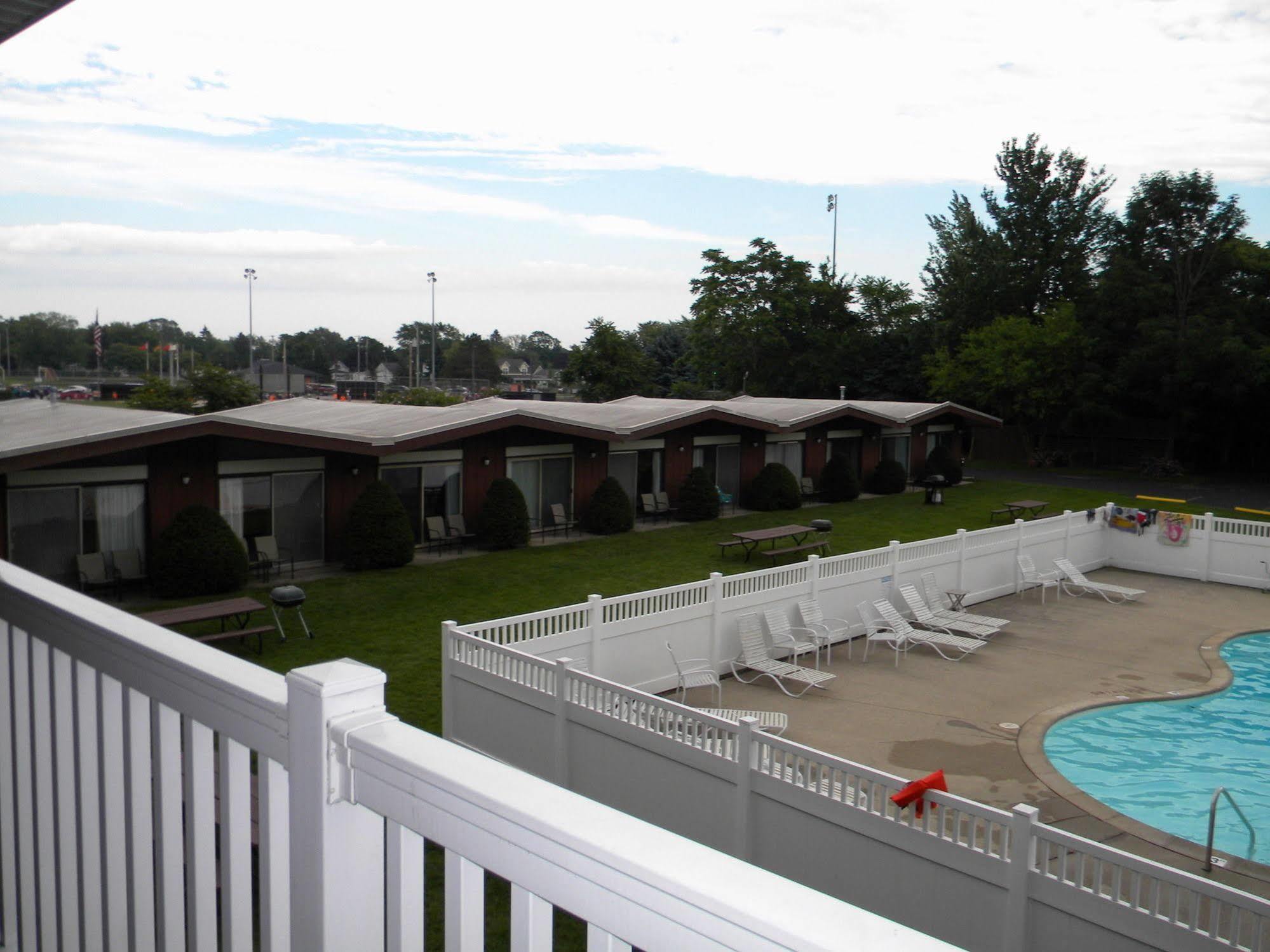 Nader'S Motel & Suites Ludington Dış mekan fotoğraf
